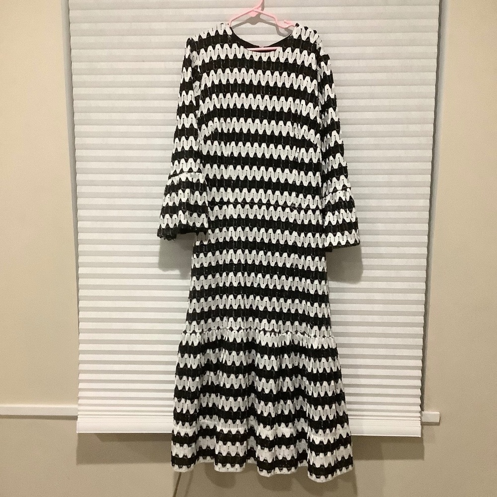 Gorgeous black and white dress